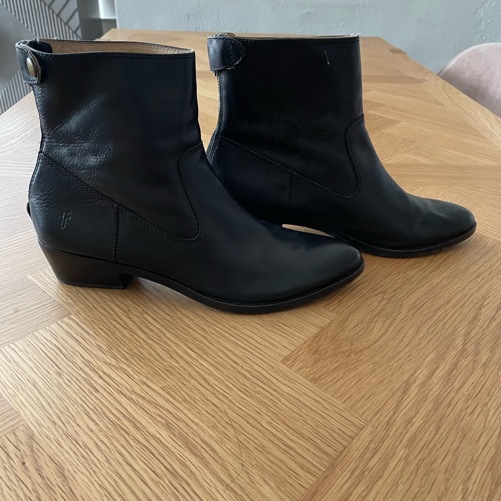 Frye Black Leather Ankle Boots - Women Size 9